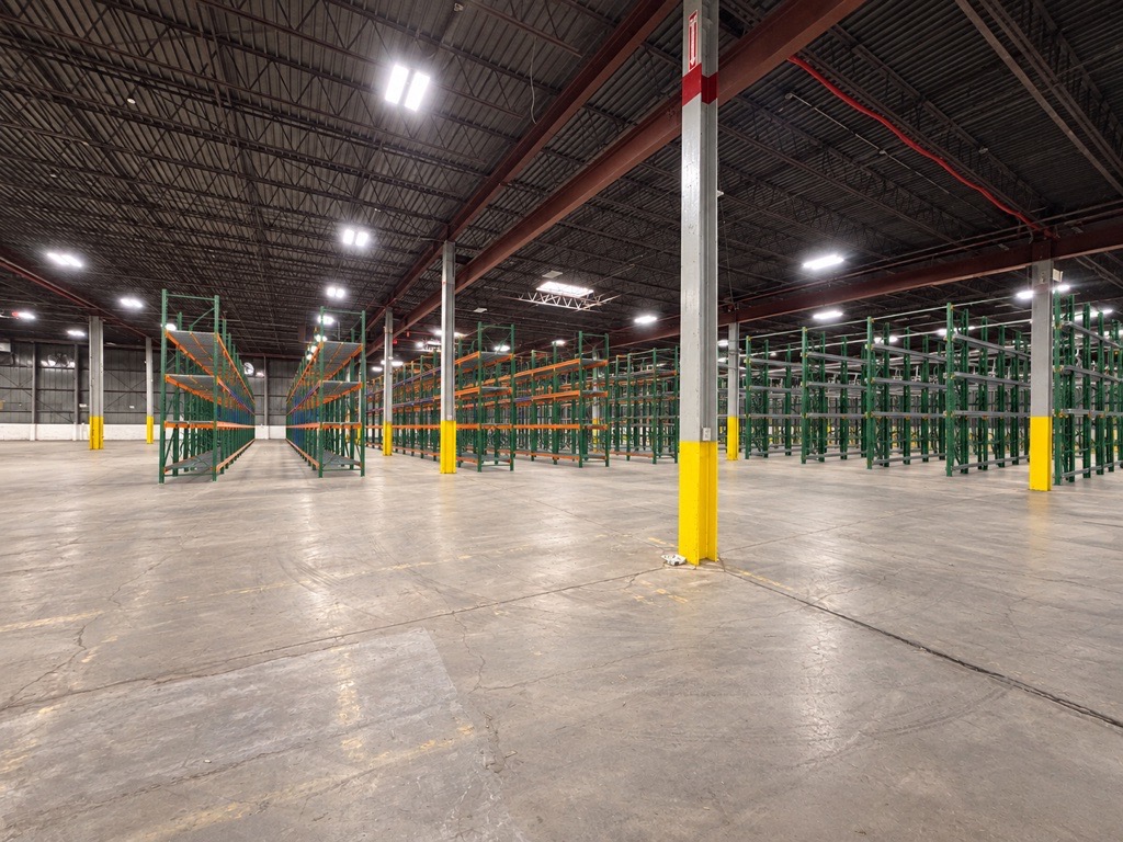 Pallet racking inside the new B&B Warehousing Bedford Park warehouse